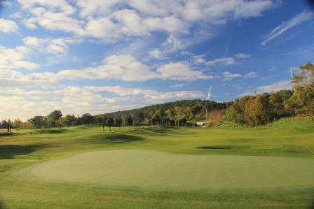 VIII INFRAESTRUTURAS DESPORTIVAS CENTRO NACIONAL DE FORMAÇÃO DE GOLFE DO JAMOR Em Setembro de 2013, o Centro Nacional de Formação de Golfe do Jamor vê inaugurado o campo de golfe de 9 buracos, um