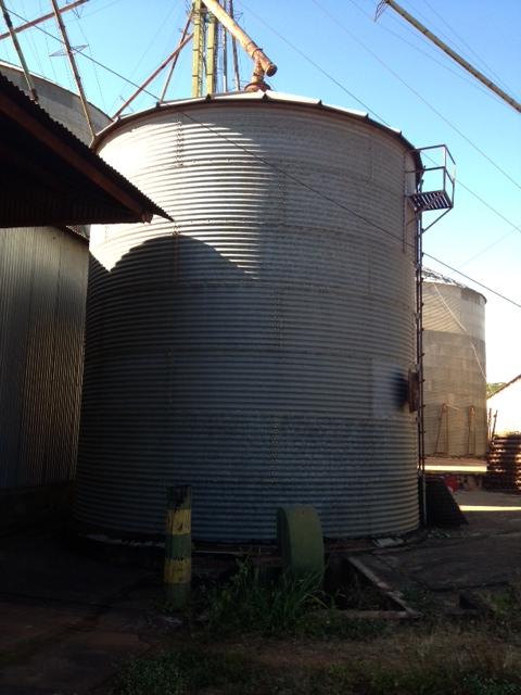 O silo pulmão tem é bastante utilizado no período de safra para auxiliar o fluxo de soja na pré-limpeza.