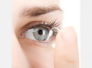 Advertências quanto a higienização e conservação das LC As LC tocam diretamente os olhos e se não estiverem bem limpas e íntegras podem gerar problemas oculares moderados a graves.