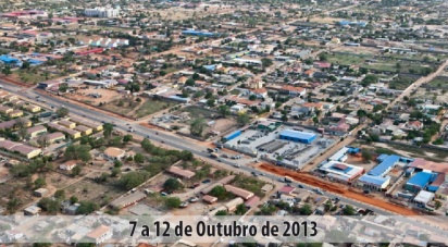 CURSOS DE FORMAÇÃO AVANÇADA EM ENGENHARIA CIVIL ABRIL, MAIO, JUNHO, JULHO E OUTUBRO DE 2013 A Teixeira Duarte e a FUNDEC, com o apoio da Ordem dos Engenheiros de Angola, estão a promover um ciclo de