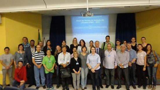 FÓRUM NAUS/UFRGS Comissão Coordenadora NAU Odontologia Ramona Fernanda C.