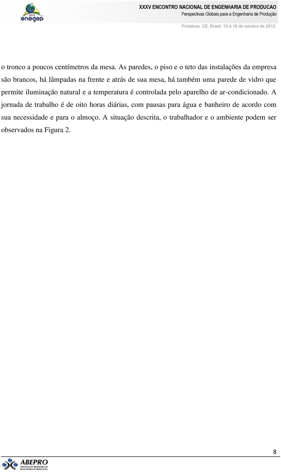 uma parede de vidro que permite iluminação natural e a temperatura é controlada pelo aparelho de ar-condicionado.