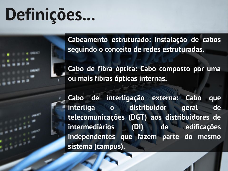 Cabo de fibra óptica: Cabo composto por uma ou mais fibras ópticas internas.