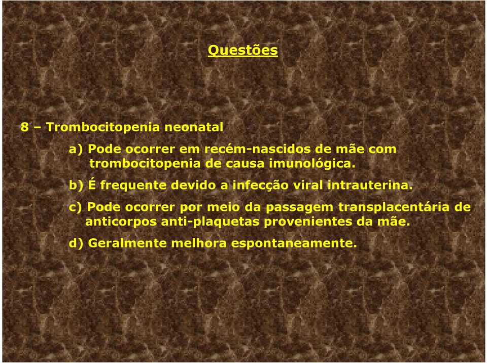 b) É frequente devido a infecção viral intrauterina.