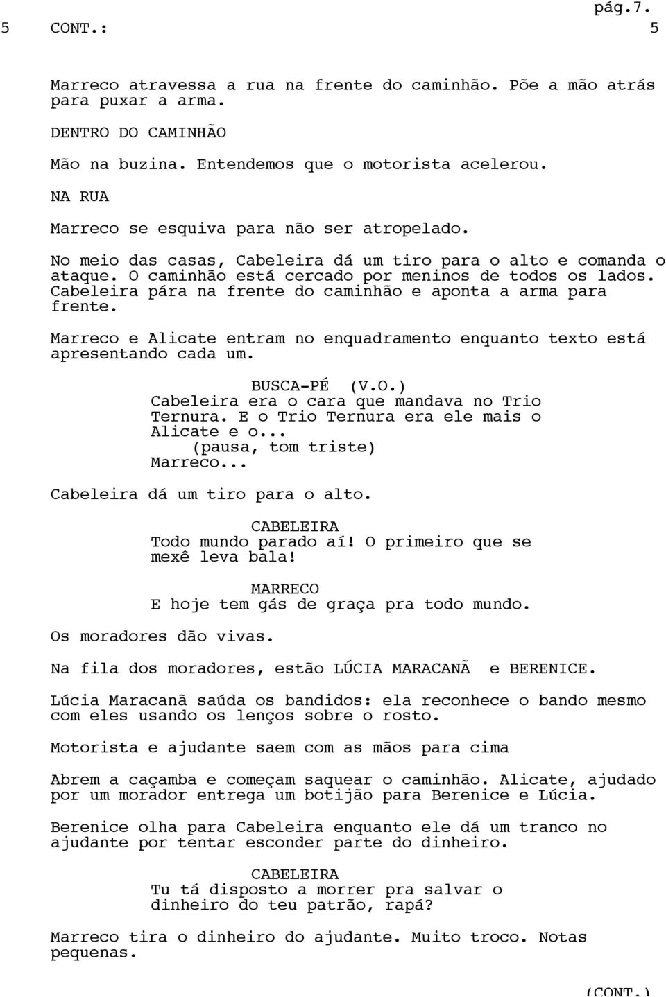 Cabeleira pára na frente do caminhão e aponta a arma para frente. Marreco e Alicate entram no enquadramento enquanto texto está apresentando cada um. (V.O.