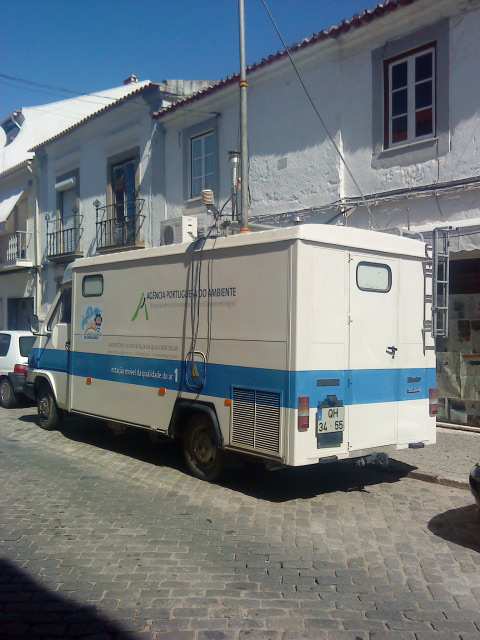 Município, rodeada pela Rua de S. Miguel e a Rua das Escadinhas que foram interditas ao trânsito no DESC.