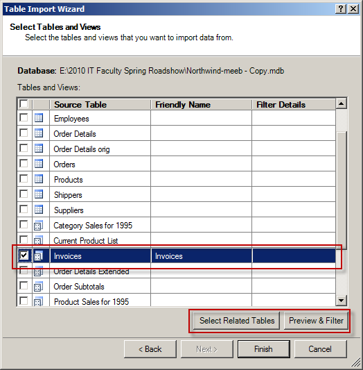 Na guia Inicial da janela do PowerPivot existe uma seção Obter Dados Externos (Get External Data) que inclui botões para acessar dados a partir de uma variedade de fontes e um botão de Atualizar