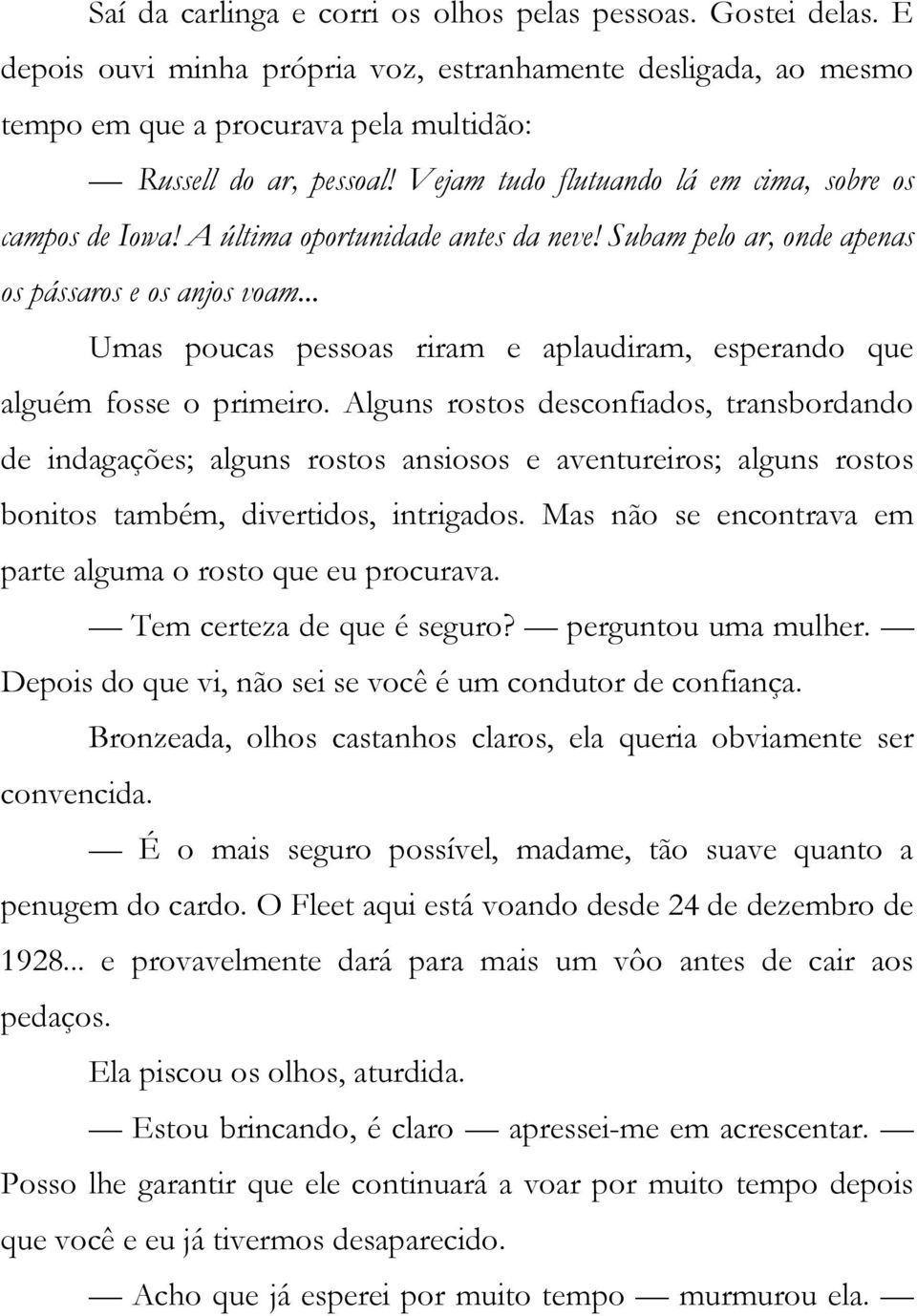 .. Umas poucas pessoas riram e aplaudiram, esperando que alguém fosse o primeiro.