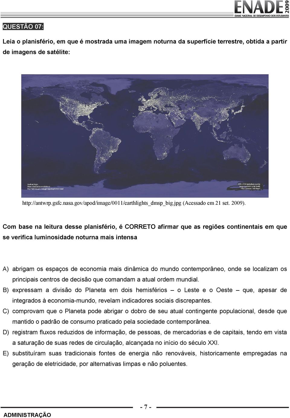 Com base na leitura desse planisfério, é CORRETO afirmar que as regiões continentais em que se verifica luminosidade noturna mais intensa A) abrigam os espaços de economia mais dinâmica do mundo