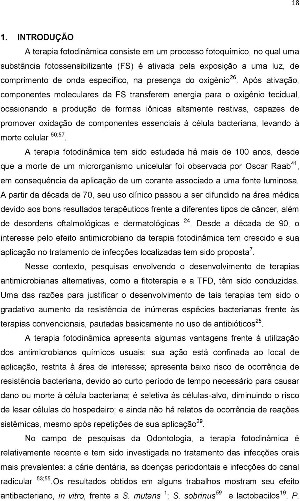 Após ativação, componentes moleculares da FS transferem energia para o oxigênio tecidual, ocasionando a produção de formas iônicas altamente reativas, capazes de promover oxidação de componentes