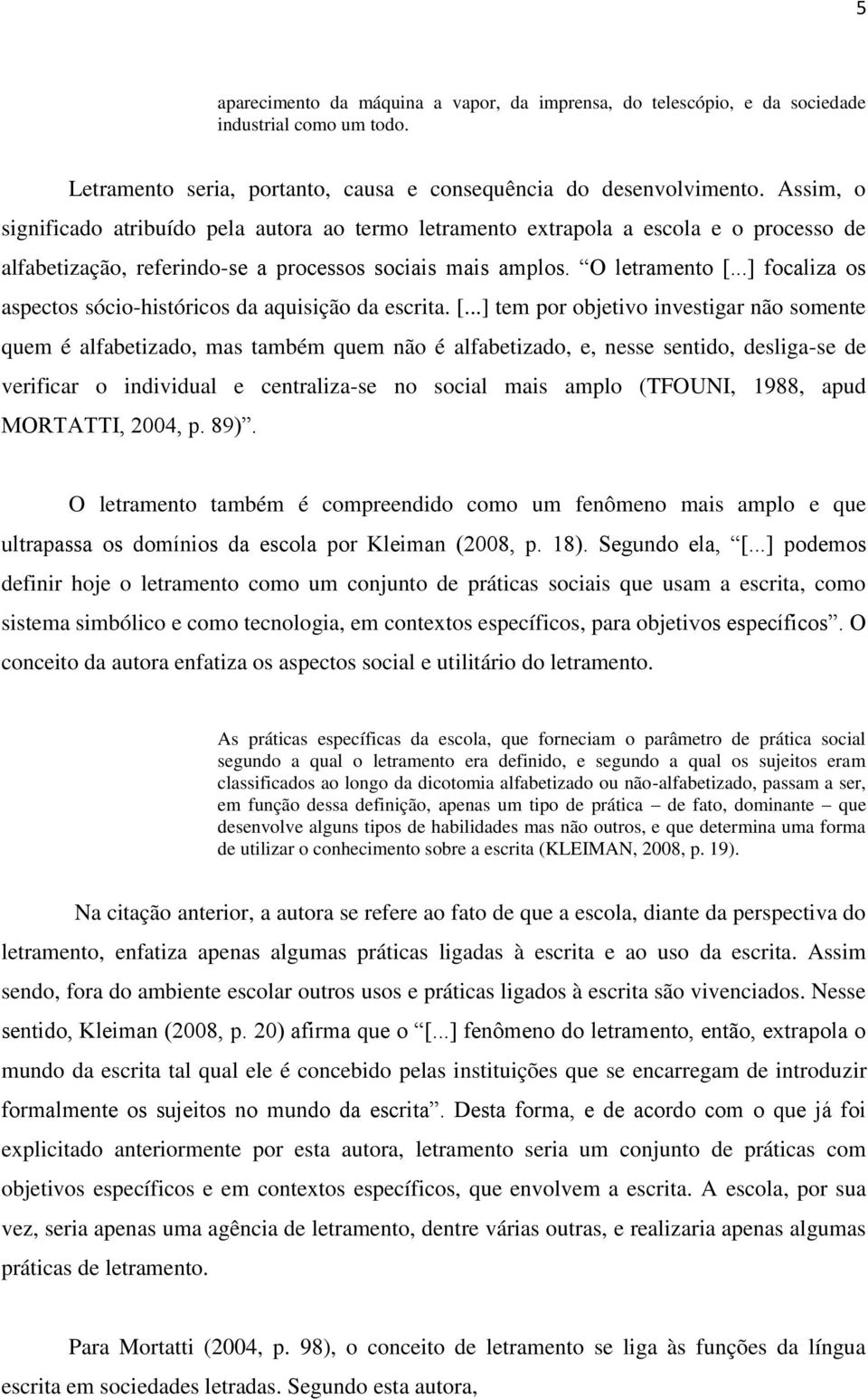 ..] focaliza os aspectos sócio-históricos da aquisição da escrita. [.