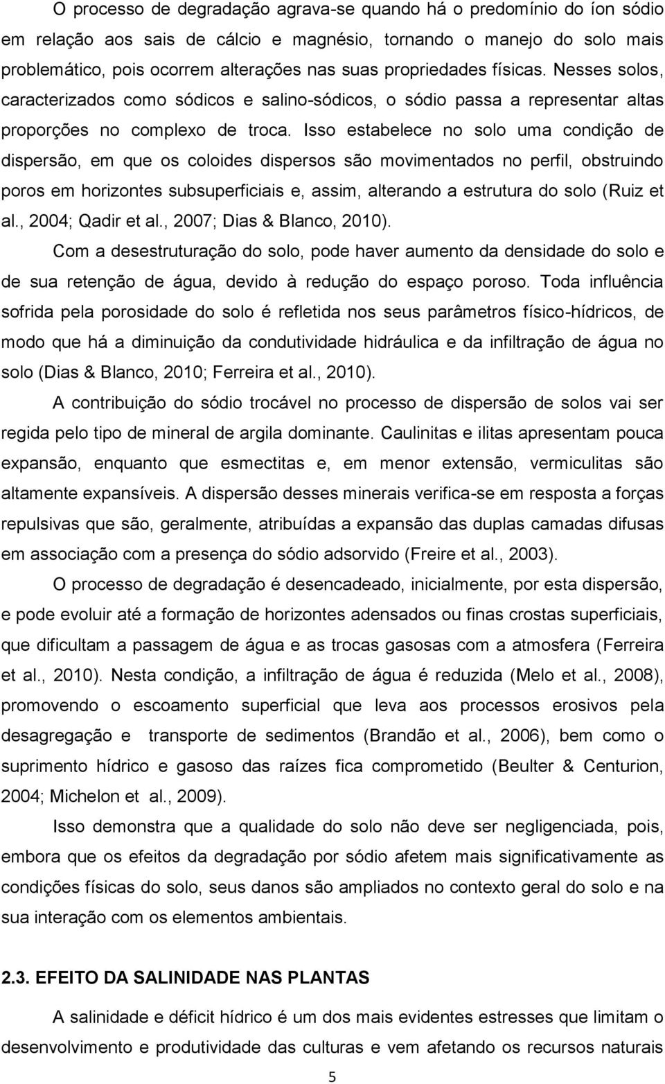 Isso estabelece no solo uma condição de dispersão, em que os coloides dispersos são movimentados no perfil, obstruindo poros em horizontes subsuperficiais e, assim, alterando a estrutura do solo