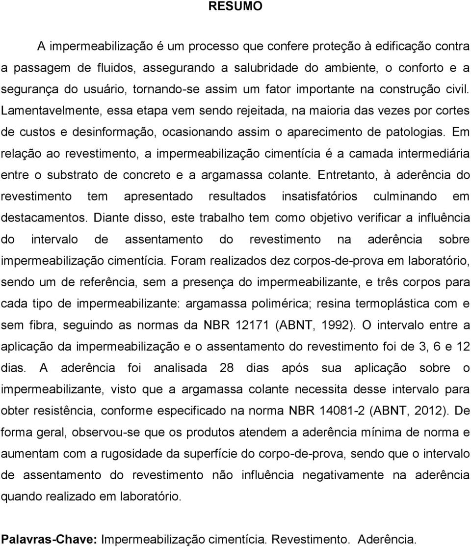 Em relação ao revestimento, a impermeabilização cimentícia é a camada intermediária entre o substrato de concreto e a argamassa colante.