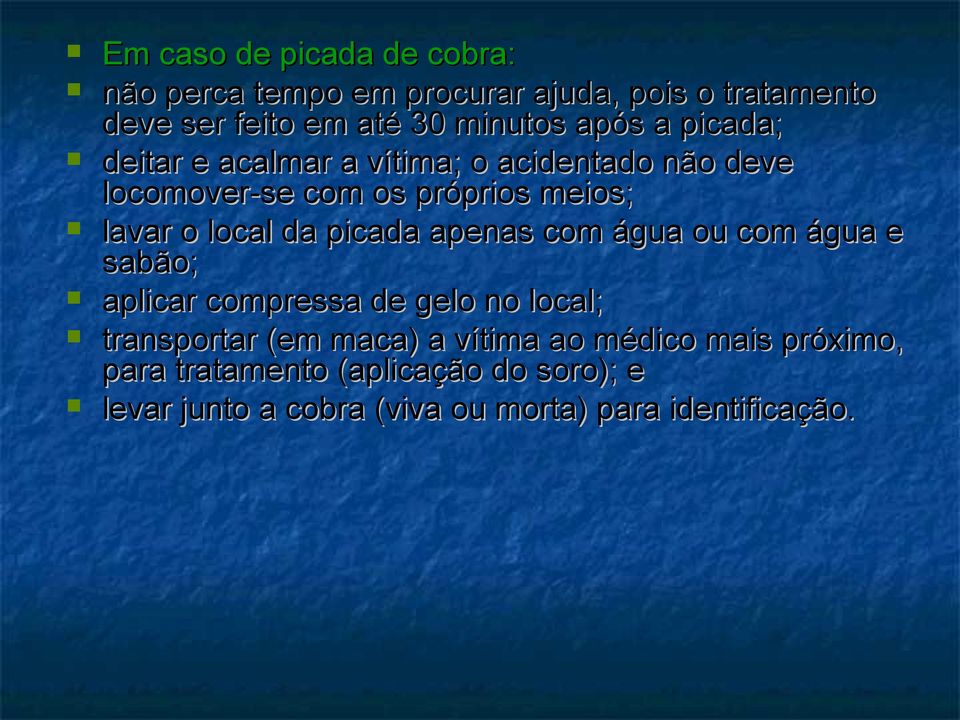 da picada apenas com água ou com água e sabão; aplicar compressa de gelo no local; transportar (em maca) a vítima