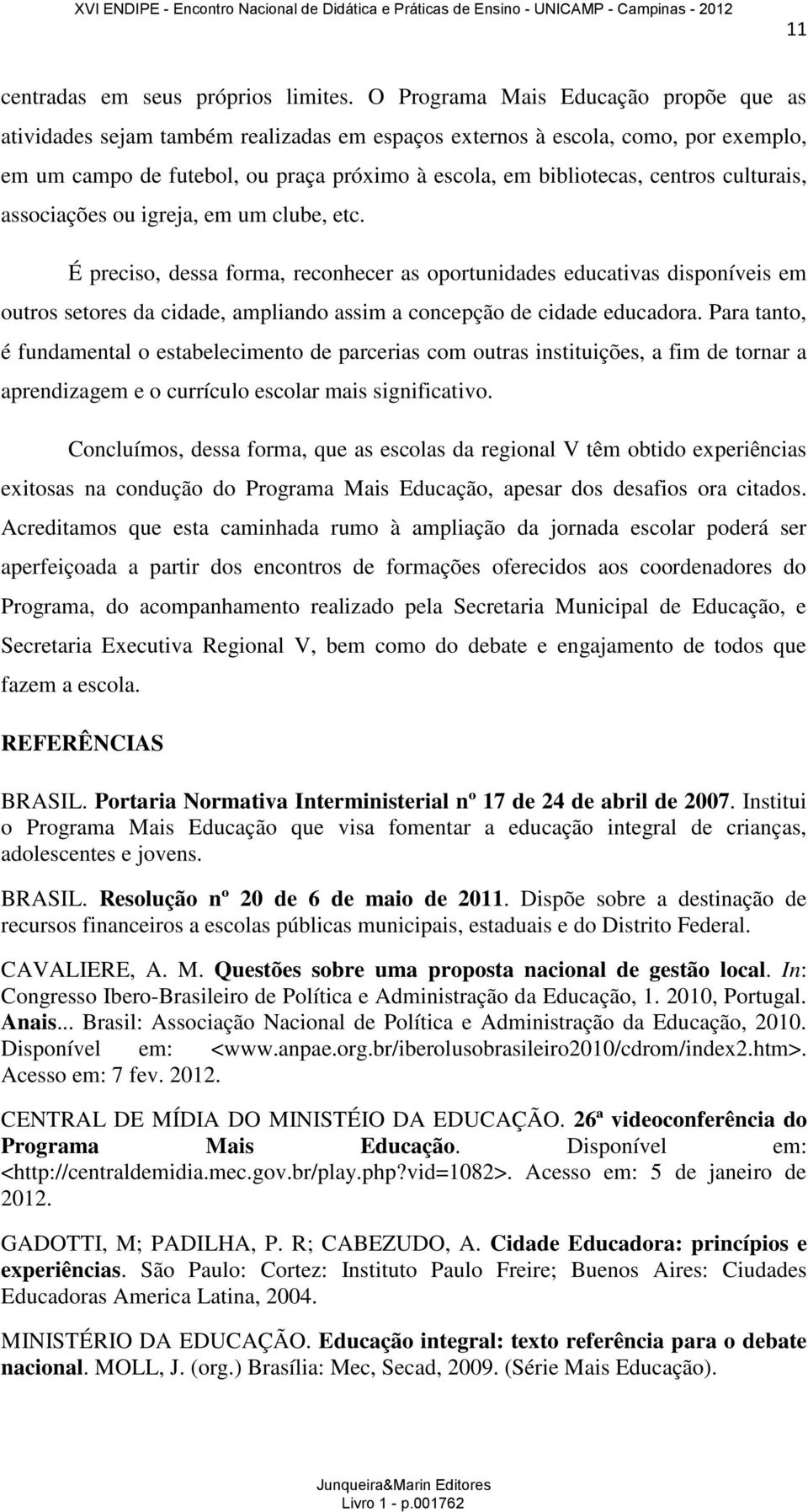 culturais, associações ou igreja, em um clube, etc.