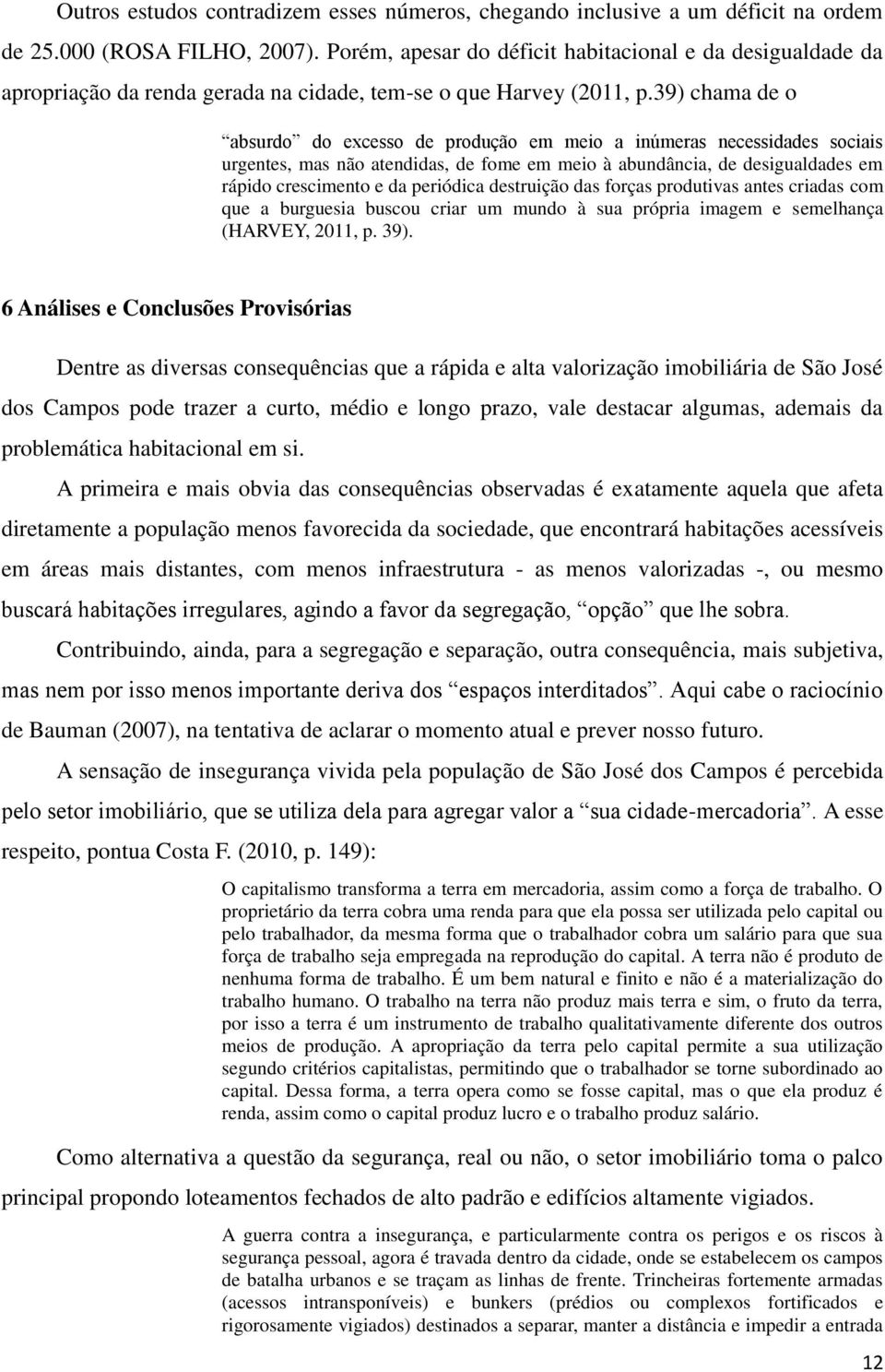 39) chama de o absurdo do excesso de produção em meio a inúmeras necessidades sociais urgentes, mas não atendidas, de fome em meio à abundância, de desigualdades em rápido crescimento e da periódica