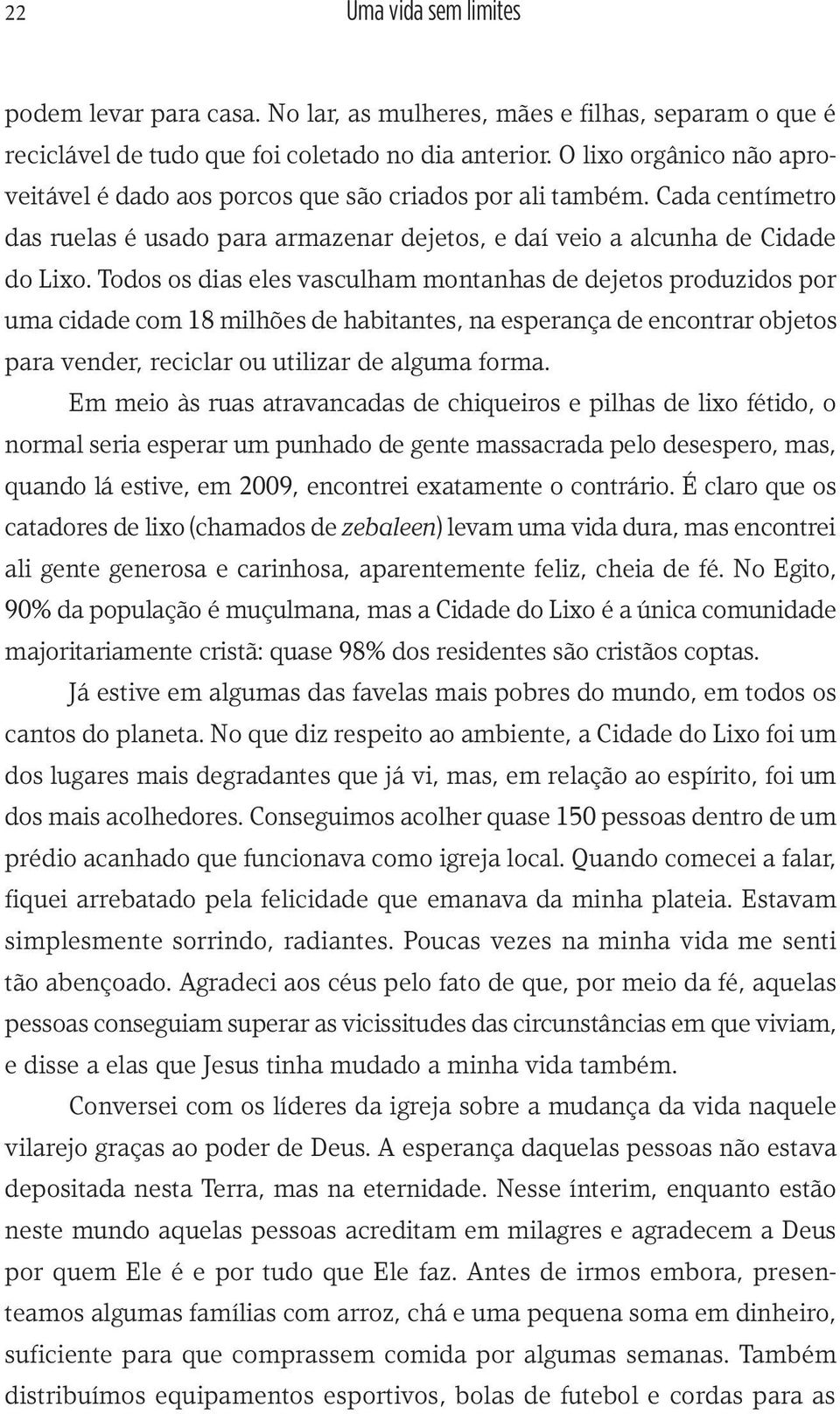 Todos os dias eles vasculham montanhas de dejetos produzidos por uma cidade com 18 milhões de habitantes, na esperança de encontrar objetos para vender, reciclar ou utilizar de alguma forma.