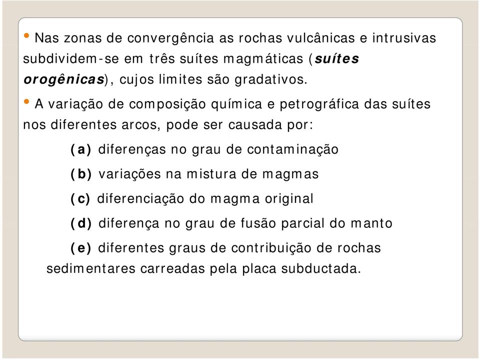 A variação de composição química e petrográfica das suítes nos diferentes arcos, pode ser causada por: (a) diferenças no grau