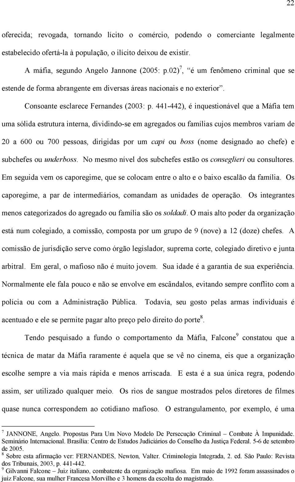 441-442), é inquestionável que a Máfia tem uma sólida estrutura interna, dividindo-se em agregados ou famílias cujos membros variam de 20 a 600 ou 700 pessoas, dirigidas por um capi ou boss (nome