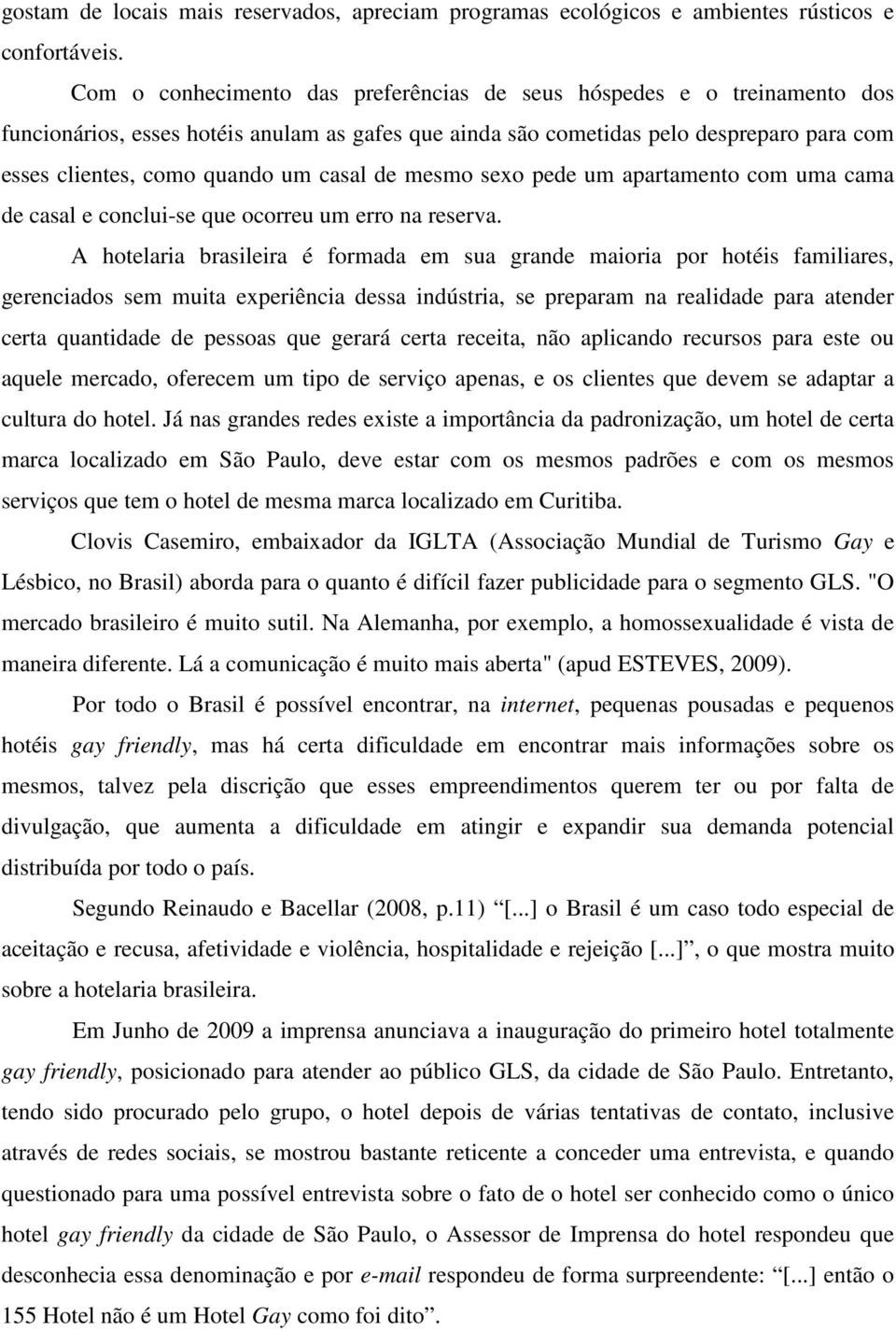 casal de mesmo sexo pede um apartamento com uma cama de casal e conclui-se que ocorreu um erro na reserva.