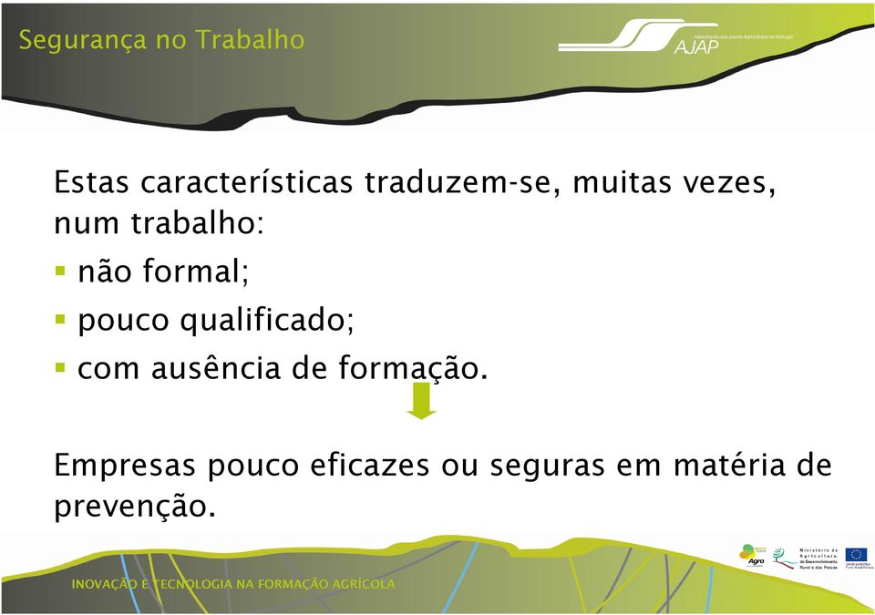 qualificado; com ausência de formação.