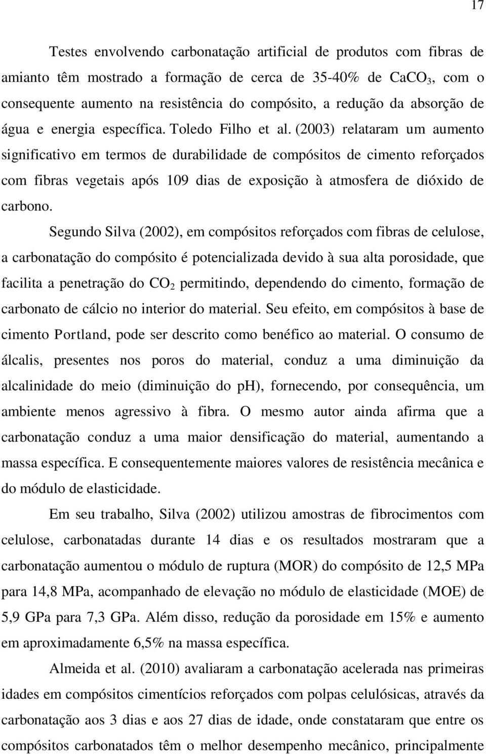 (2003) relataram um aumento significativo em termos de durabilidade de compósitos de cimento reforçados com fibras vegetais após 109 dias de exposição à atmosfera de dióxido de carbono.