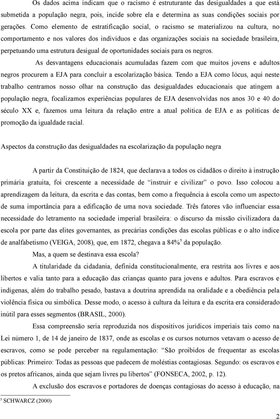 estrutura desigual de oportunidades sociais para os negros. As desvantagens educacionais acumuladas fazem com que muitos jovens e adultos negros procurem a EJA para concluir a escolarização básica.