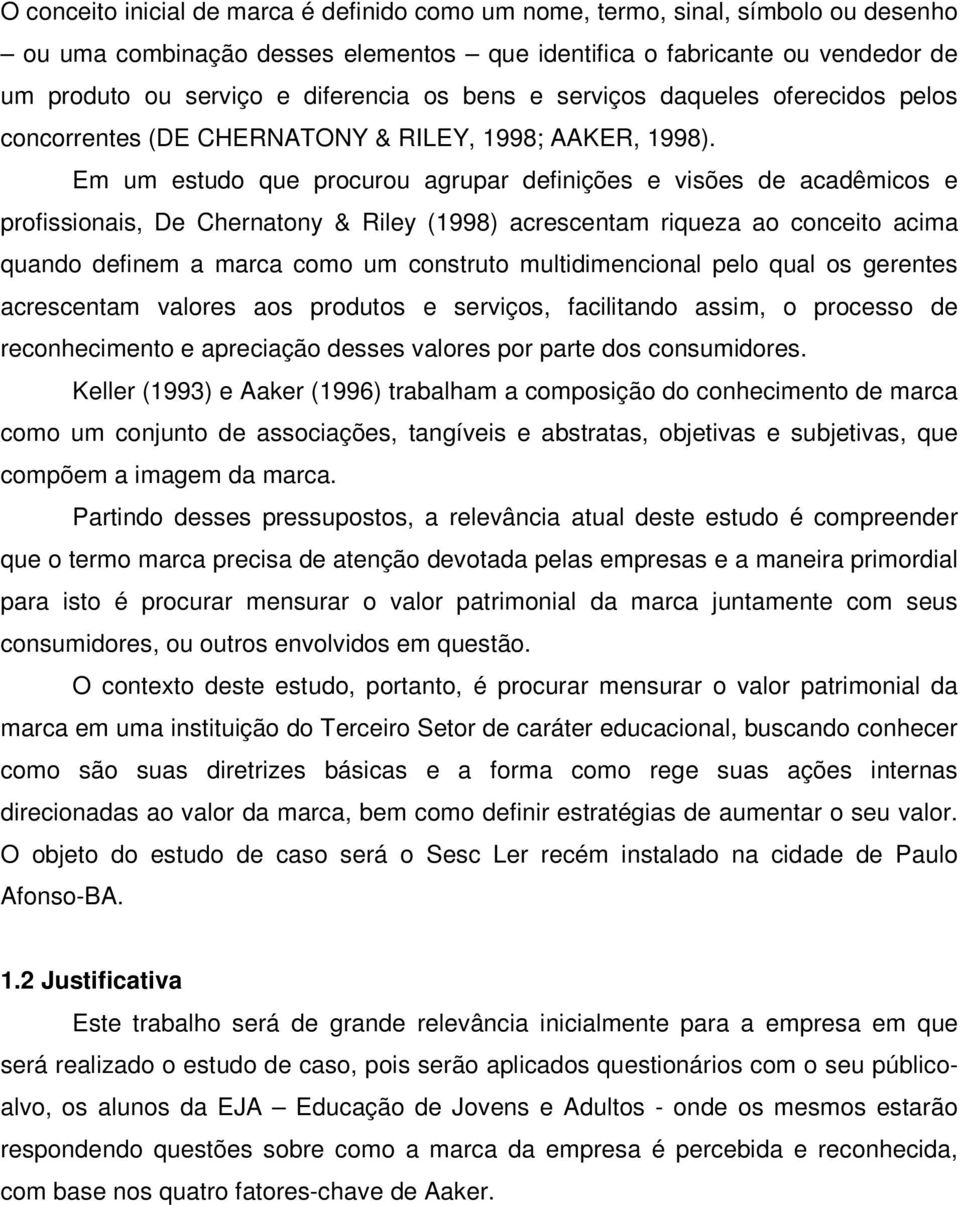 Em um estudo que procurou agrupar definições e visões de acadêmicos e profissionais, De Chernatony & Riley (1998) acrescentam riqueza ao conceito acima quando definem a marca como um construto