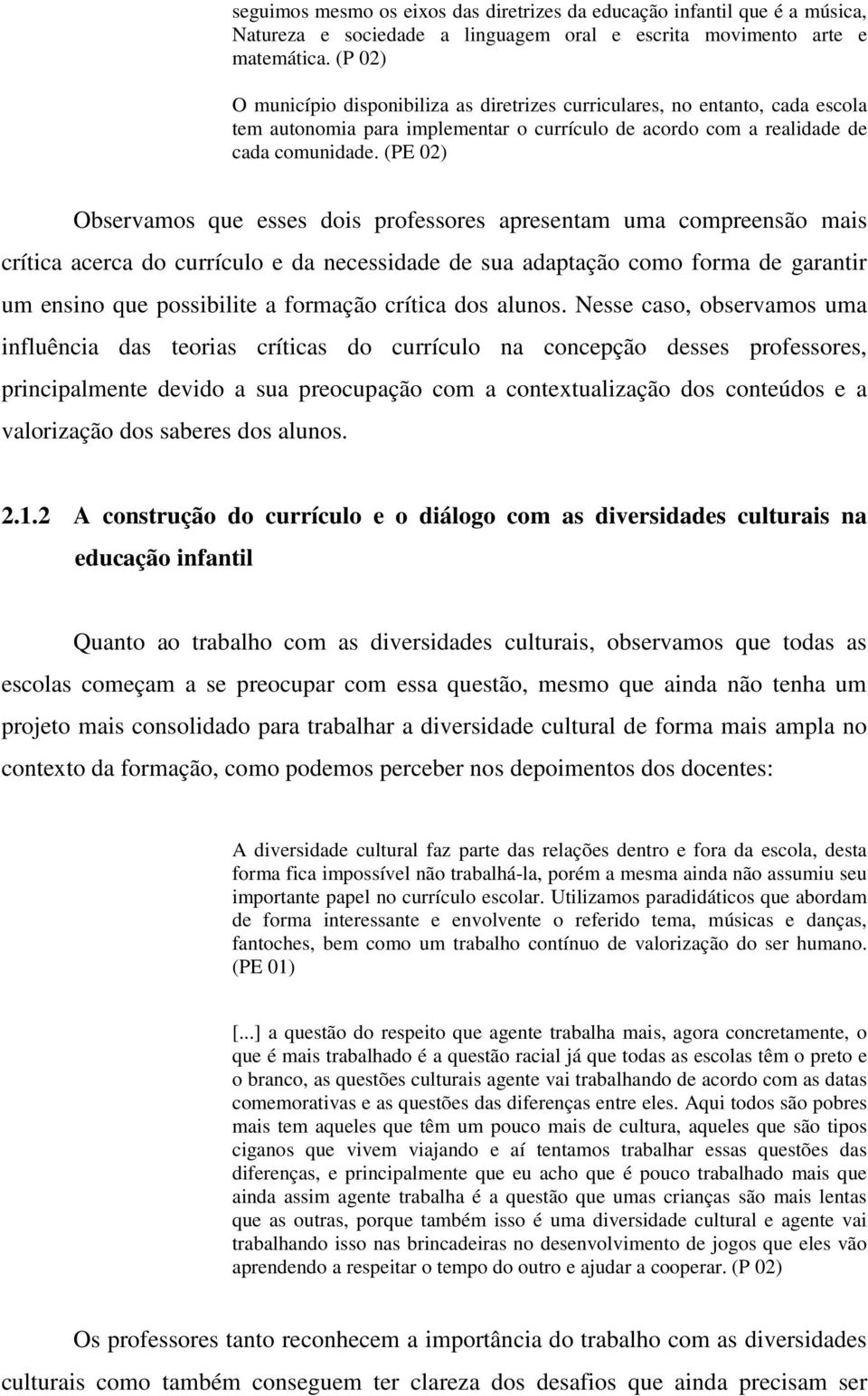 (PE 02) Observamos que esses dois professores apresentam uma compreensão mais crítica acerca do currículo e da necessidade de sua adaptação como forma de garantir um ensino que possibilite a formação