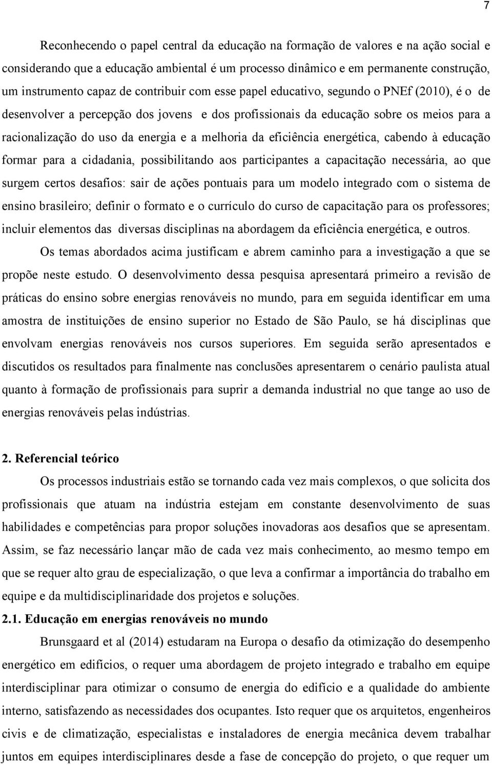 melhoria da eficiência energética, cabendo à educação formar para a cidadania, possibilitando aos participantes a capacitação necessária, ao que surgem certos desafios: sair de ações pontuais para um