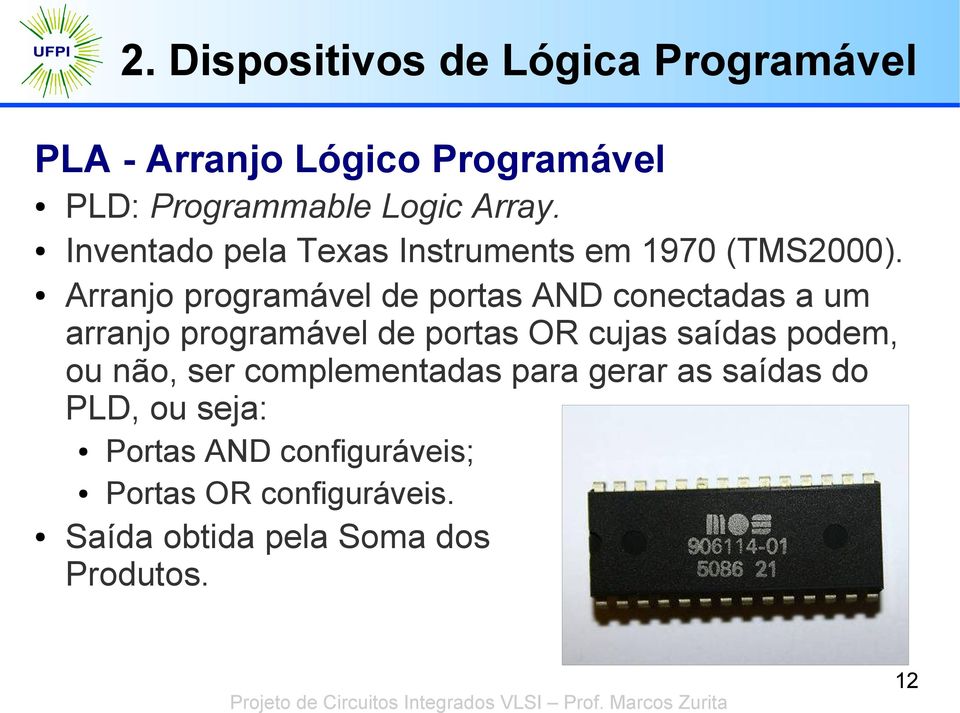 Arranjo programável de portas AND conectadas a um arranjo programável de portas OR cujas saídas podem,