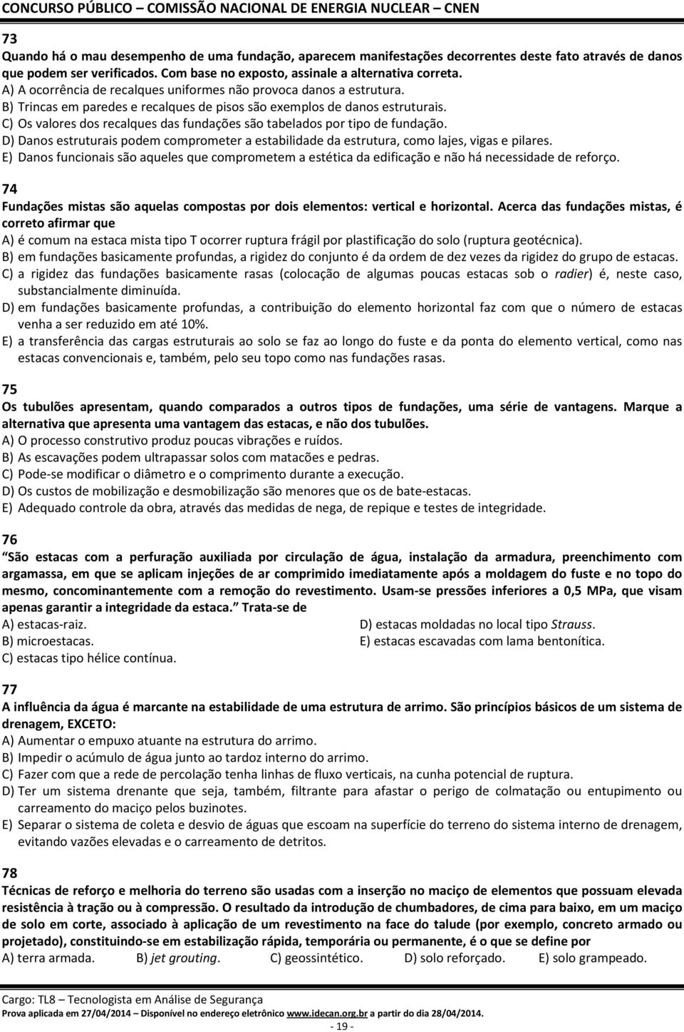 C) Os valores dos recalques das fundações são tabelados por tipo de fundação. D) Danos estruturais podem comprometer a estabilidade da estrutura, como lajes, vigas e pilares.