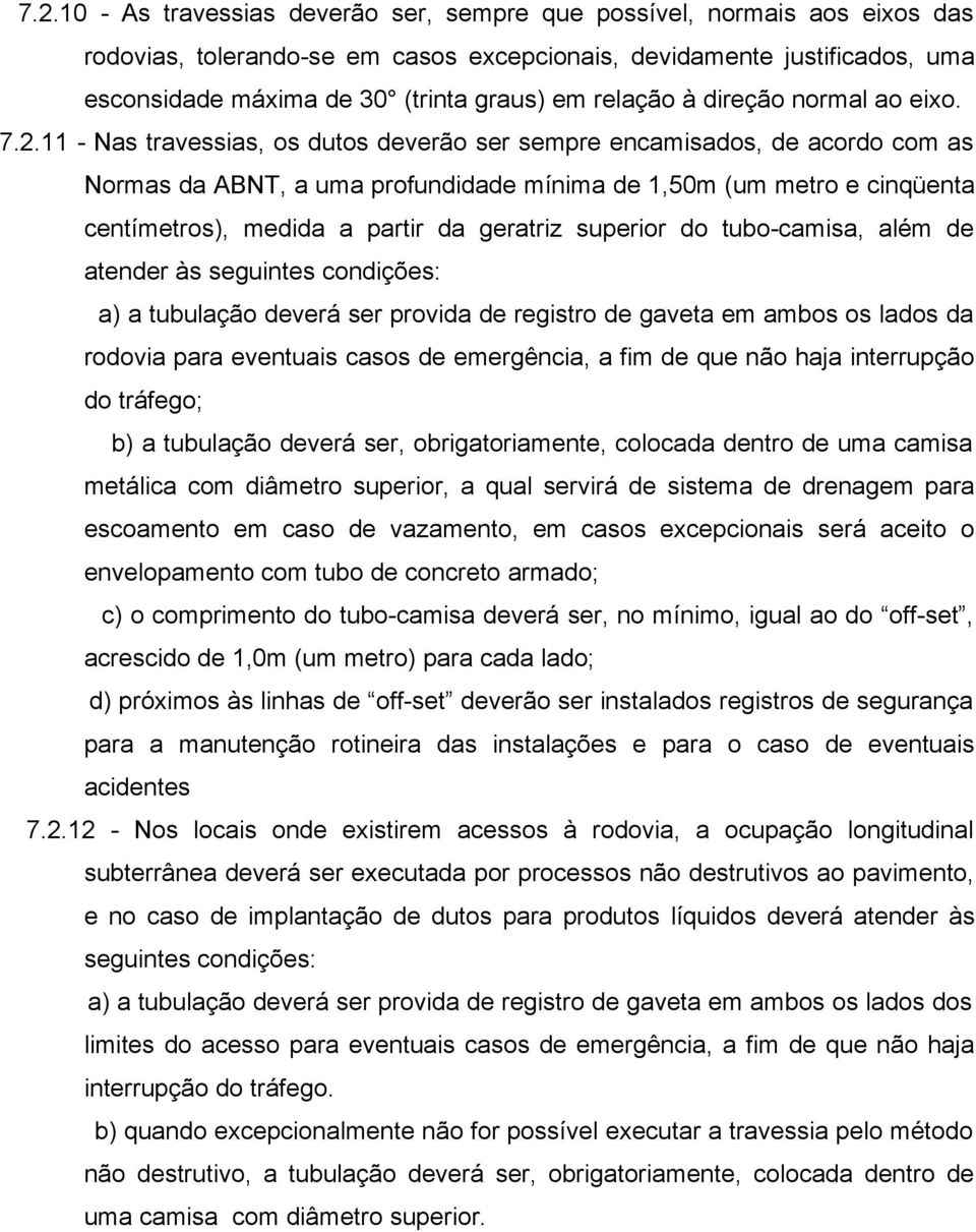 11 - Nas travessias, os dutos deverão ser sempre encamisados, de acordo com as Normas da ABNT, a uma profundidade mínima de 1,50m (um metro e cinqüenta centímetros), medida a partir da geratriz