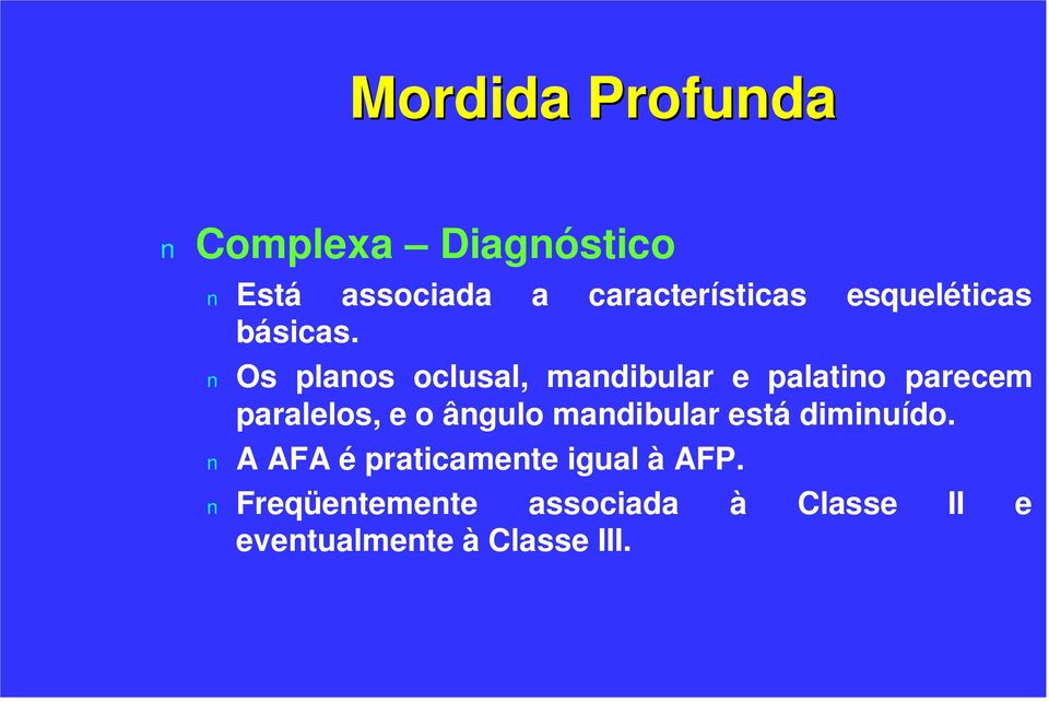 Os planos oclusal, mandibular e palatino parecem paralelos, e o ângulo