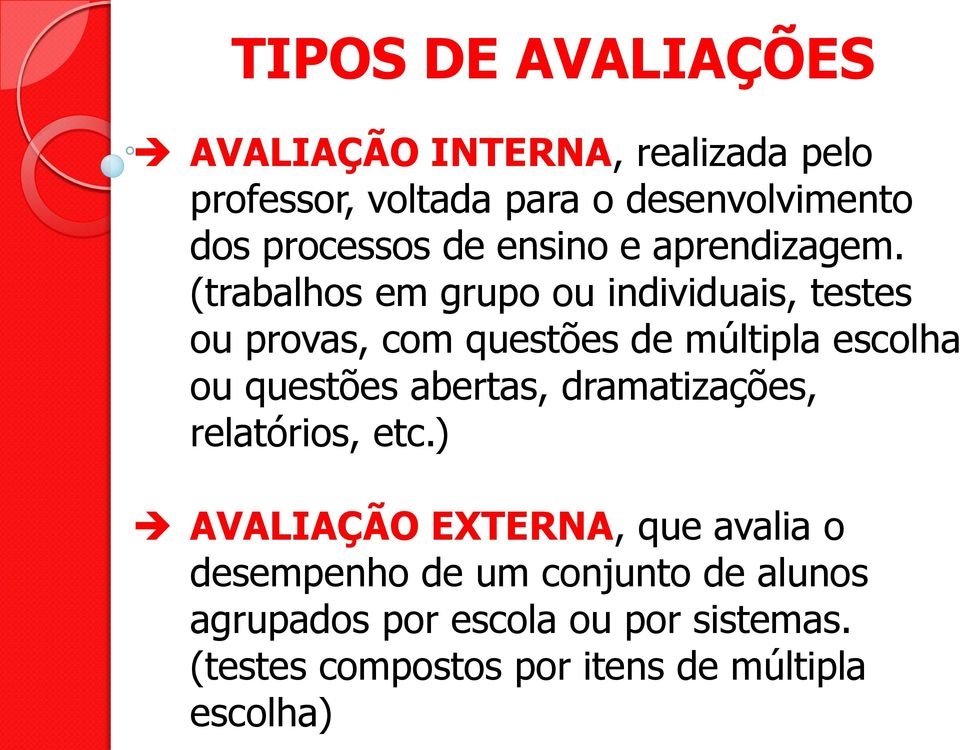 (trabalhos em grupo ou individuais, testes ou provas, com questões de múltipla escolha ou questões abertas,