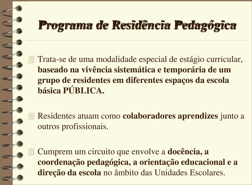 Residentes atuam como colaboradores aprendizes junto a outros profissionais.