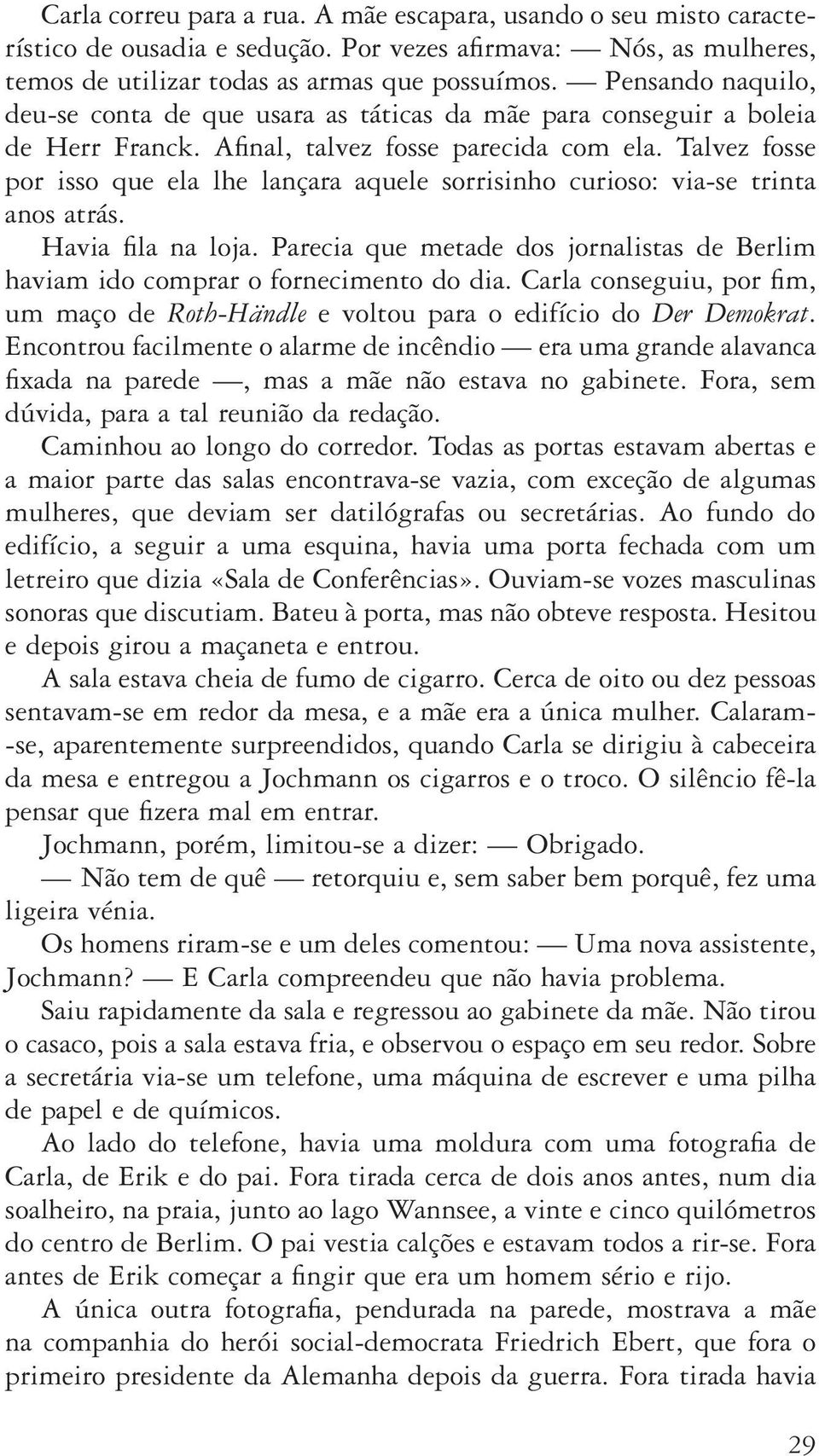 Talvez fosse por isso que ela lhe lançara aquele sorrisinho curioso: via se trinta anos atrás. Havia fila na loja.