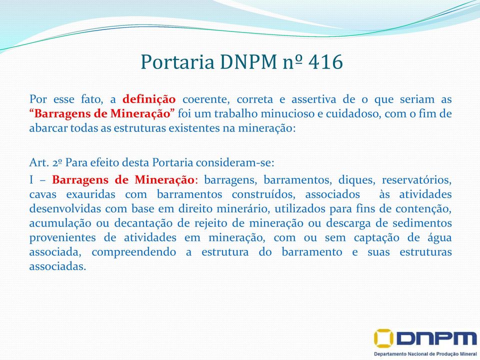 2º Para efeito desta Portaria consideram-se: I Barragens de Mineração: barragens, barramentos, diques, reservatórios, cavas exauridas com barramentos construídos, associados às