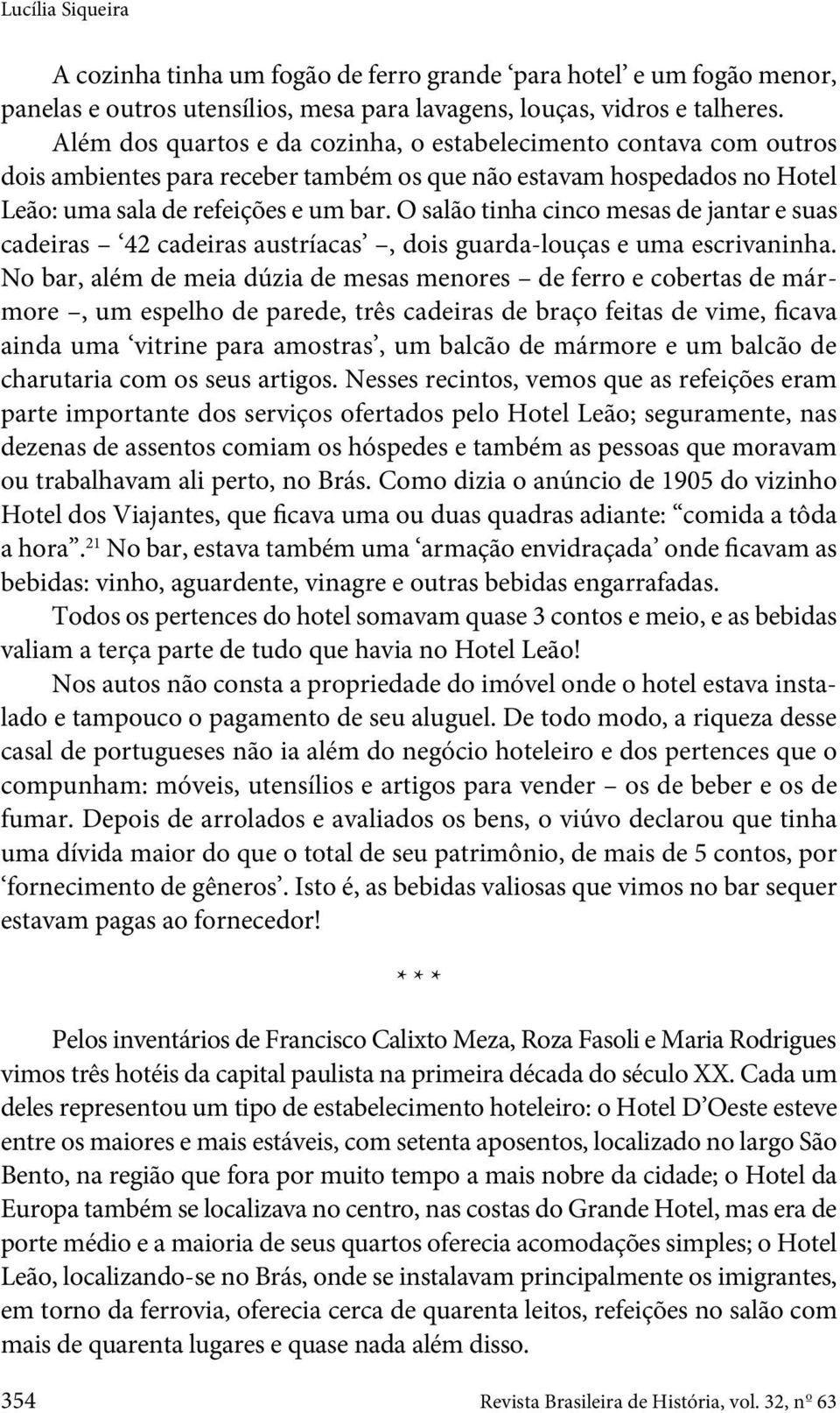 O salão tinha cinco mesas de jantar e suas cadeiras 42 cadeiras austríacas, dois guarda-louças e uma escrivaninha.