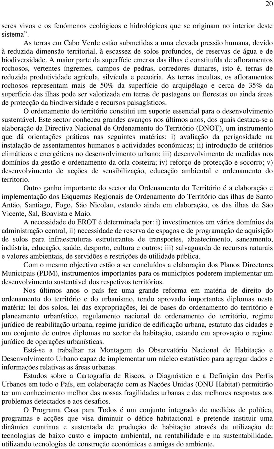 A maior parte da superfície emersa das ilhas é constituída de afloramentos rochosos, vertentes íngremes, campos de pedras, corredores dunares, isto é, terras de reduzida produtividade agrícola,