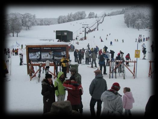 A HISTÓRIA (CONTINUAÇÃO): A 20 km da cidade esta situada a famosa estação de esqui CERRO CHAPELCO, atraindo turista de todo o mundo.