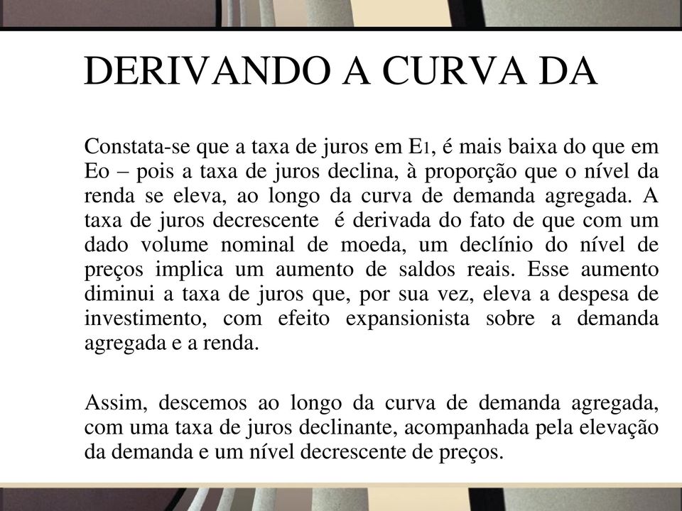 A taxa de juros decrescente é derivada do fato de que com um dado volume nominal de moeda, um declínio do nível de preços implica um aumento de saldos reais.