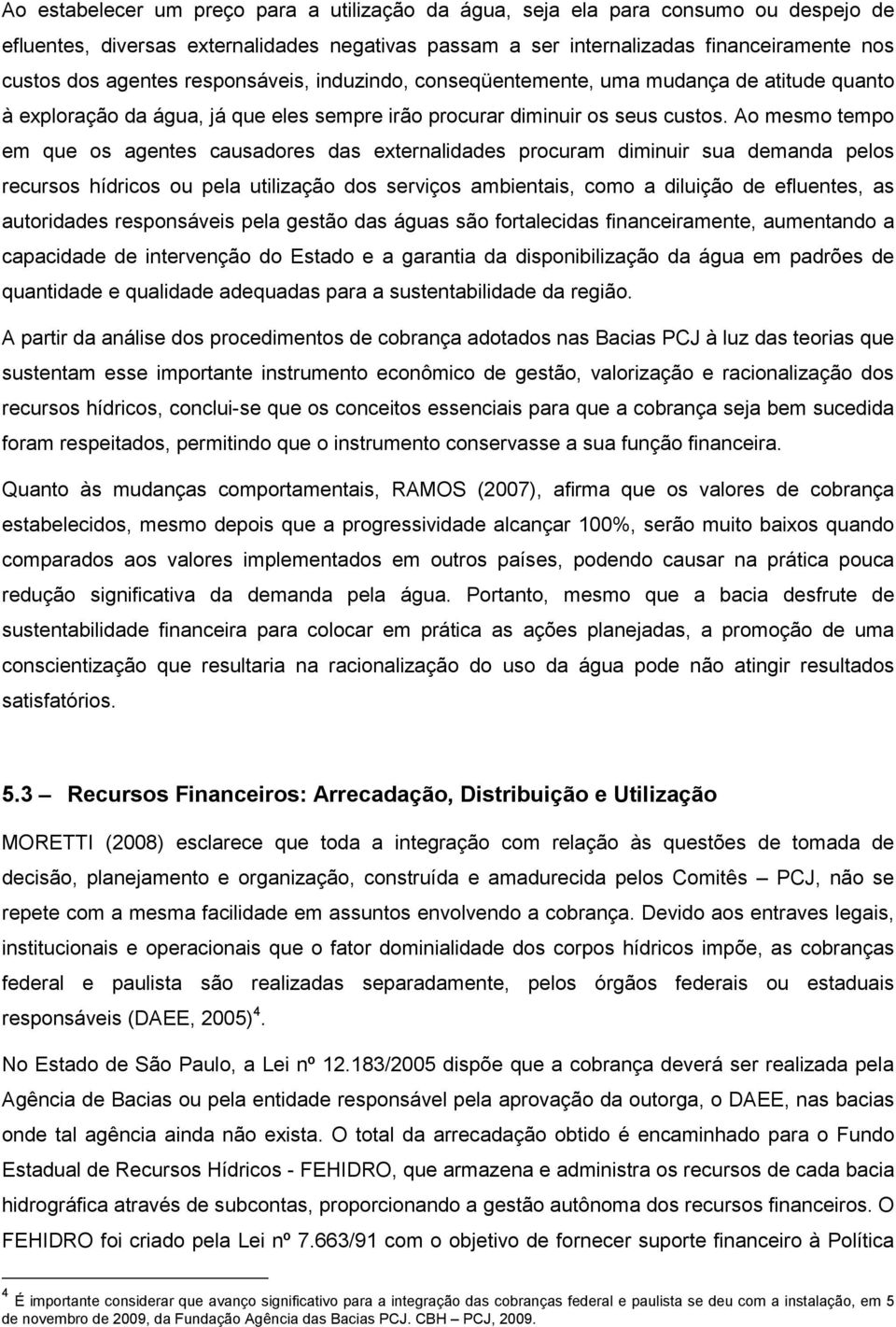 Ao mesmo tempo em que os agentes causadores das externalidades procuram diminuir sua demanda pelos recursos hídricos ou pela utilização dos serviços ambientais, como a diluição de efluentes, as