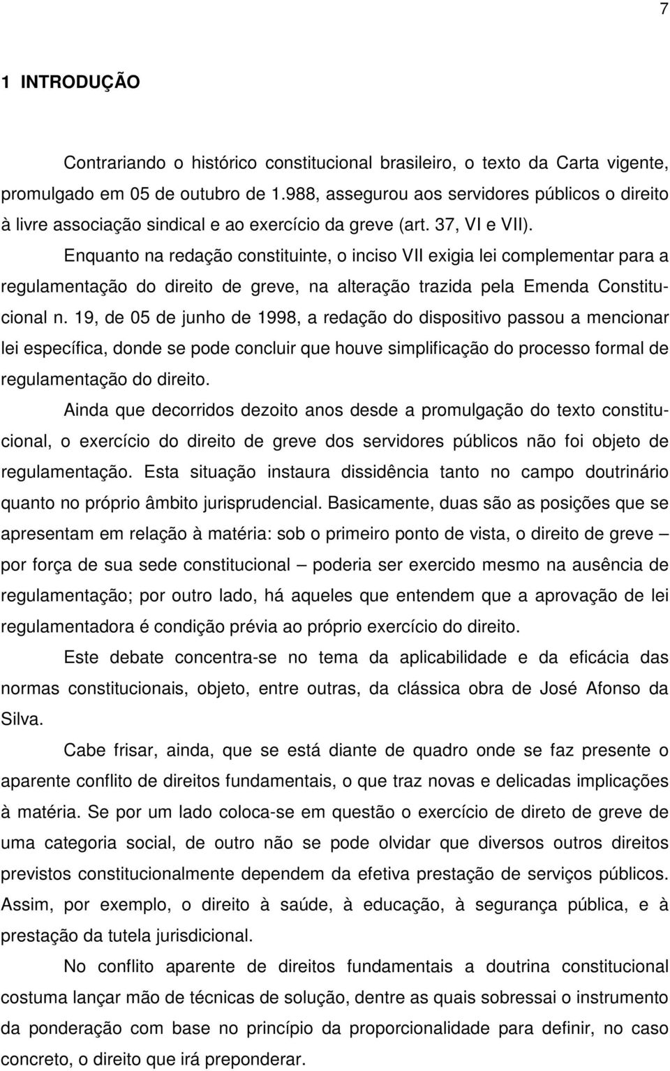 Enquanto na redação constituinte, o inciso VII exigia lei complementar para a regulamentação do direito de greve, na alteração trazida pela Emenda Constitucional n.