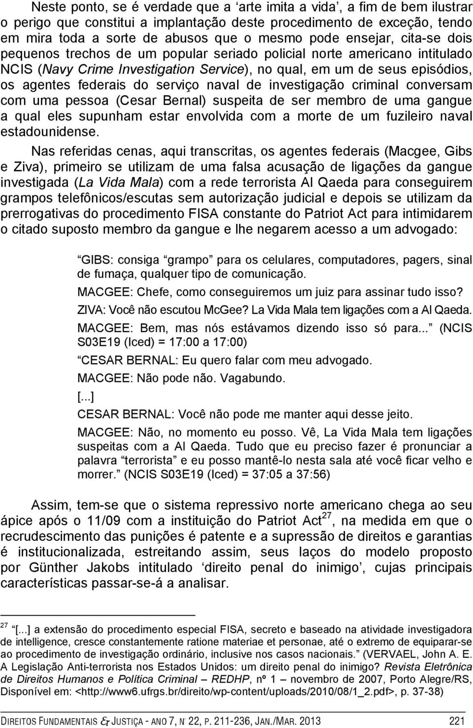 serviço naval de investigação criminal conversam com uma pessoa (Cesar Bernal) suspeita de ser membro de uma gangue a qual eles supunham estar envolvida com a morte de um fuzileiro naval