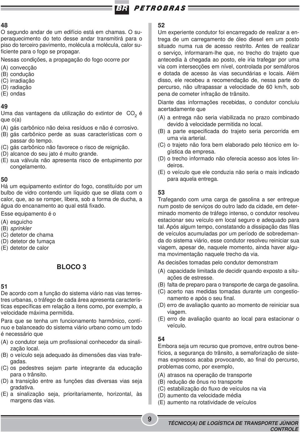 não deixa resíduos e não é corrosivo. (B) gás carbônico perde as suas características com o passar do tempo. (C) gás carbônico não favorece o risco de reignição.