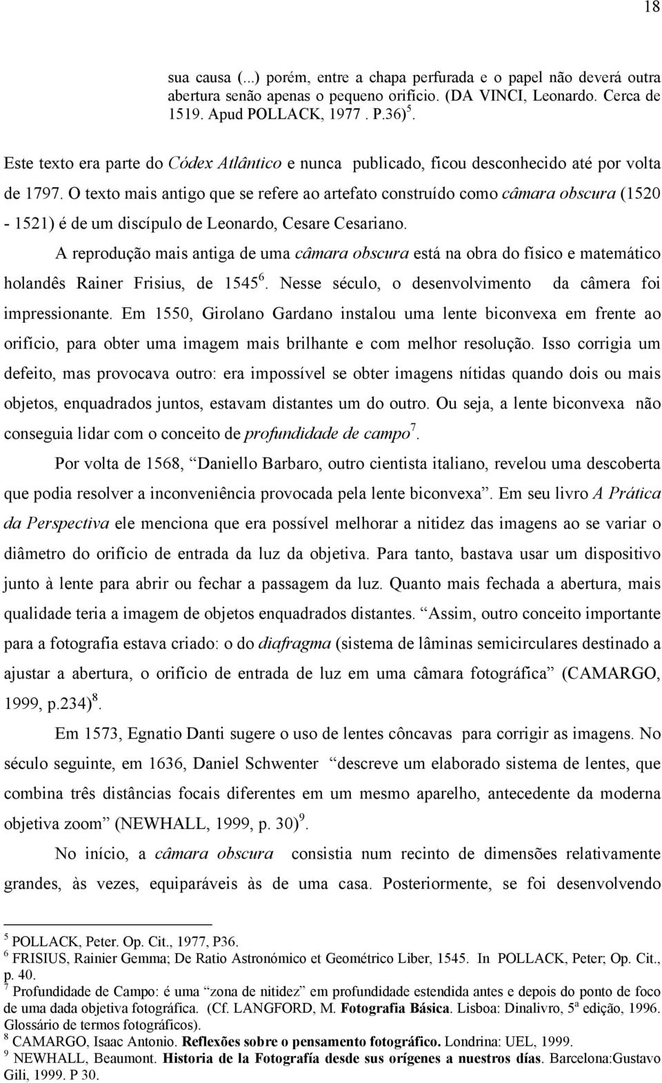 O texto mais antigo que se refere ao artefato construído como câmara obscura (1520-1521) é de um discípulo de Leonardo, Cesare Cesariano.