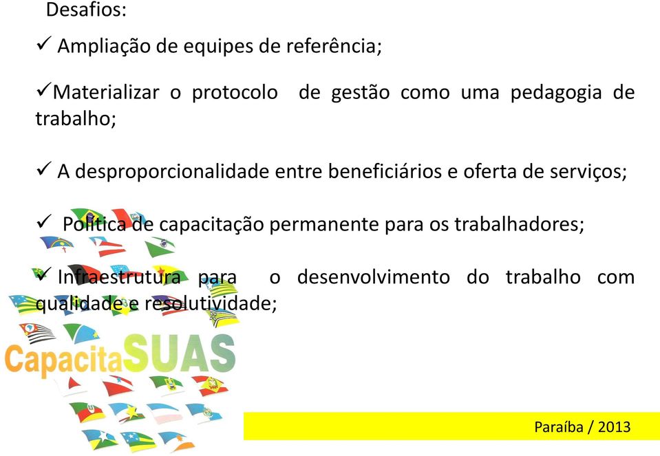 beneficiários e oferta de serviços; Política de capacitação permanente para os