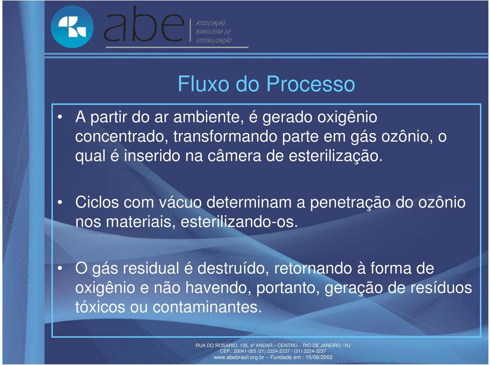 Ciclos com vácuo determinam a penetração do ozônio nos materiais, esterilizando-os.