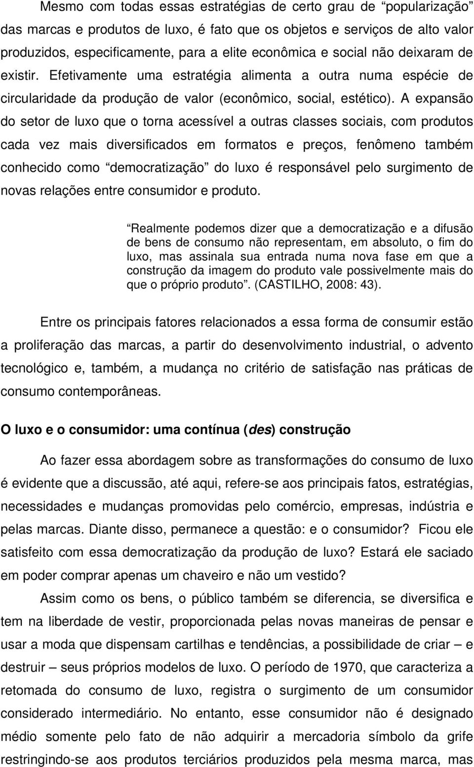 A expansão do setor de luxo que o torna acessível a outras classes sociais, com produtos cada vez mais diversificados em formatos e preços, fenômeno também conhecido como democratização do luxo é